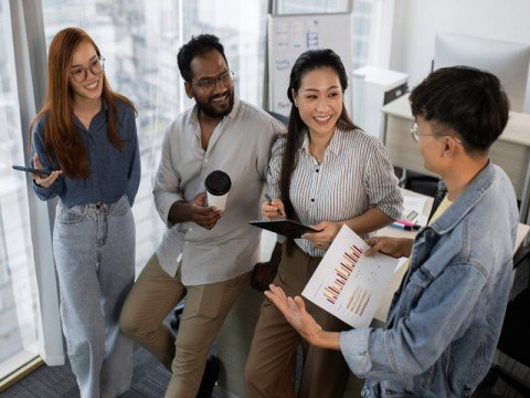 Collaboration vs Teamwork: Understanding the Key Differences and Benefits