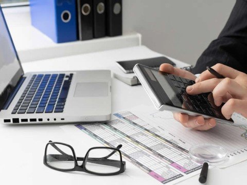 8 Tips For Simplifying Payroll And Attendance Management